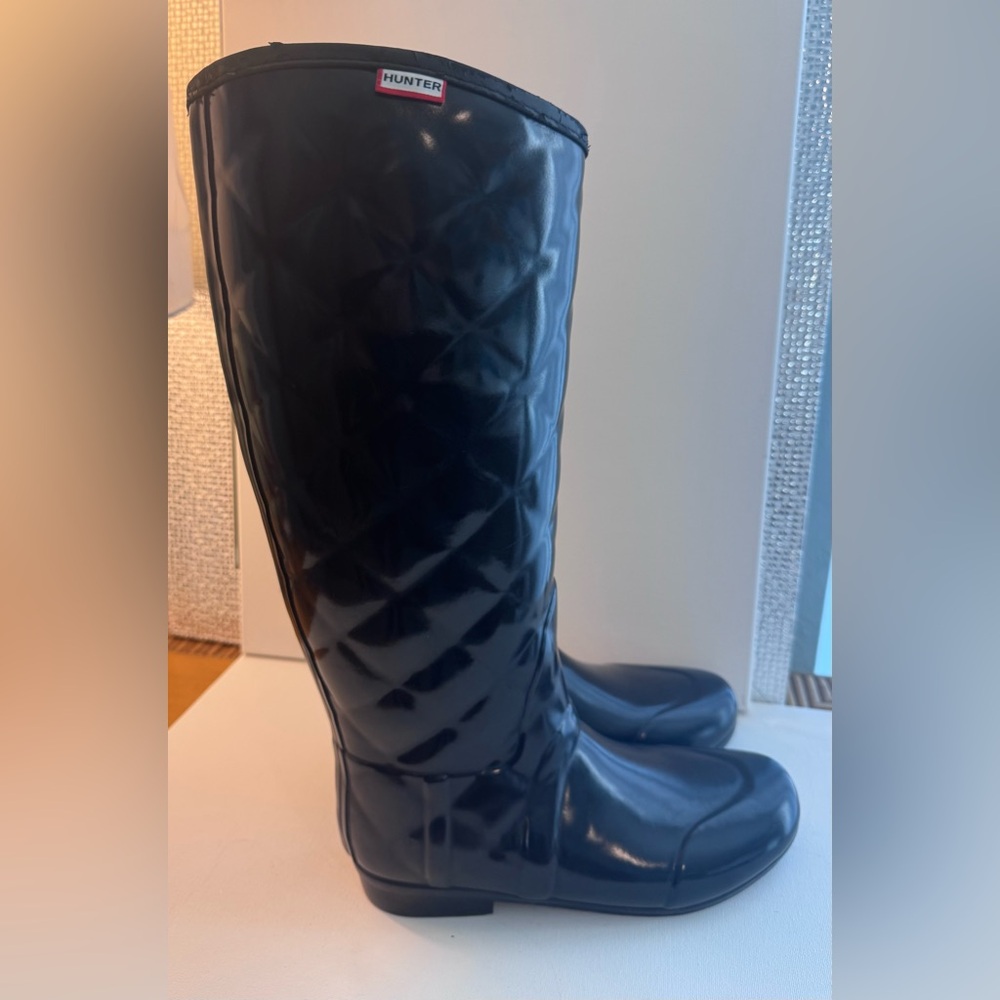 HUNTER Regent Savoy black quilted tall women’s rain boots 7